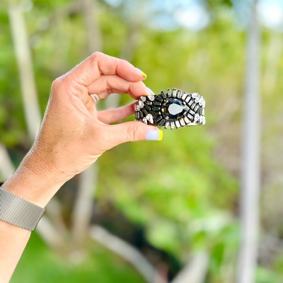 Dannijo Valentina Silvertone Multi-Crystal Cuff NWT - Picture 15 of 17
